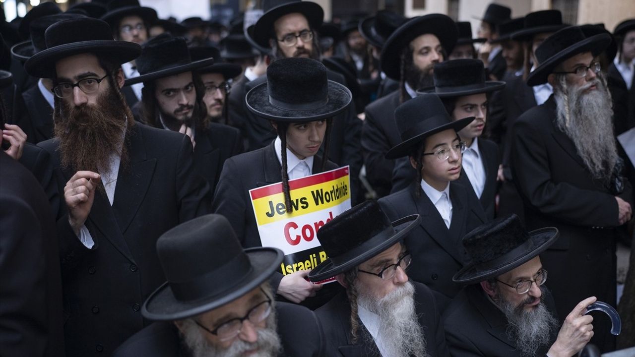 New York'ta Ortodoks Yahudiler Netanyahu'nun BM Genel Kurul katılımını protesto etti