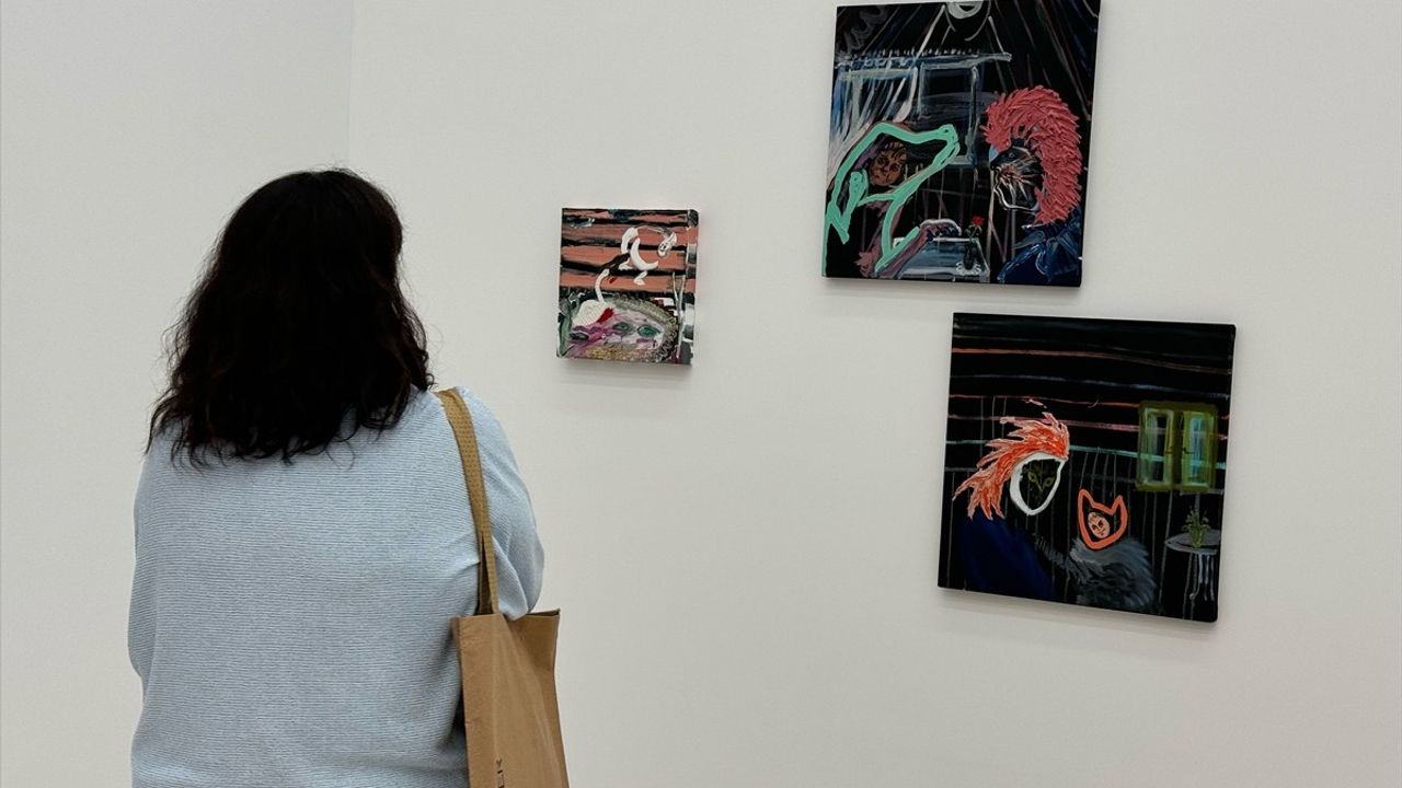 Nilbar Güreş'in Kadife Bakış sergisi yarın Arter'de açılıyor