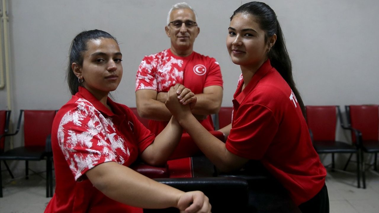 Okul sıralarından Dünya Şampiyonası'na: Kayserili iki öğrencinin bilek güreşi başarısı