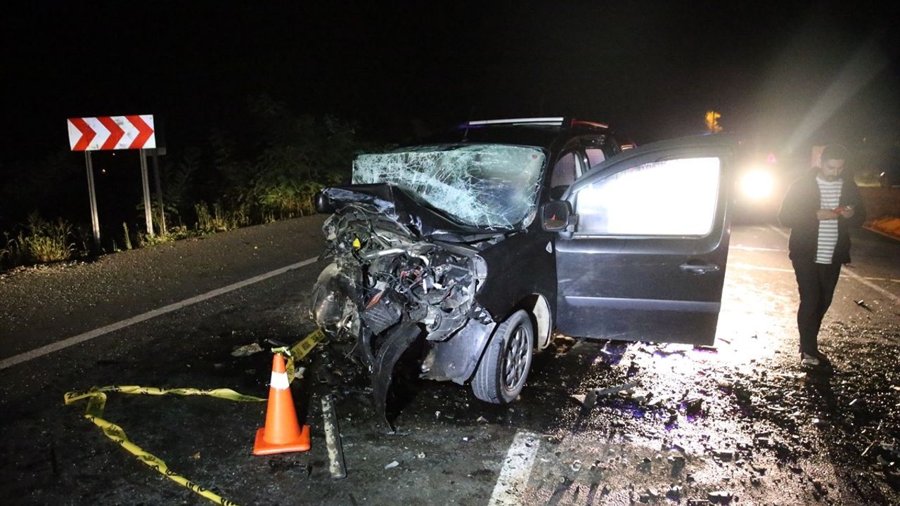 Ordu'da iki hafif ticari aracın çarpışması: 1 ölü, 2 yaralı