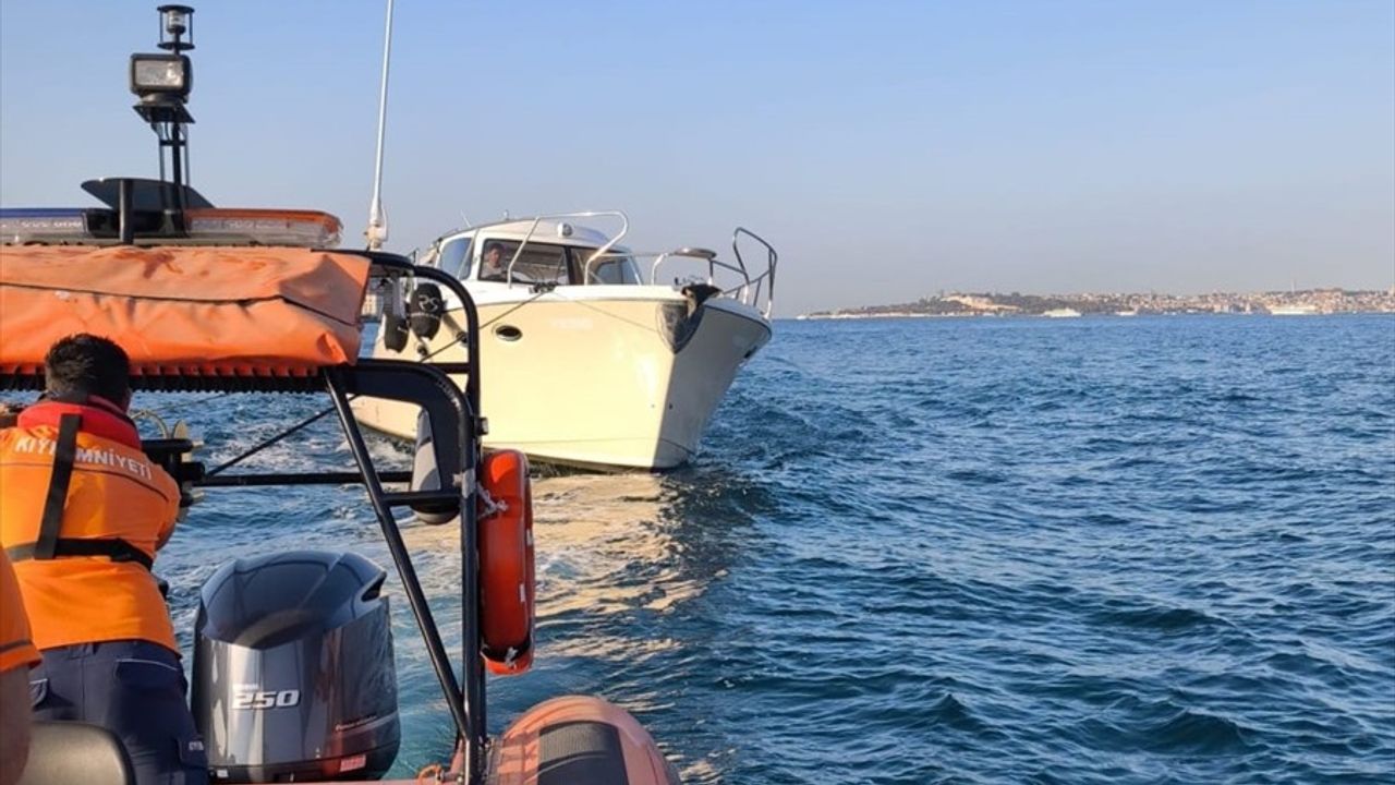 Ortaköy önlerinde makine arızası yaşayan tekne TAHLİSİYE-2 ile kurtarıldı