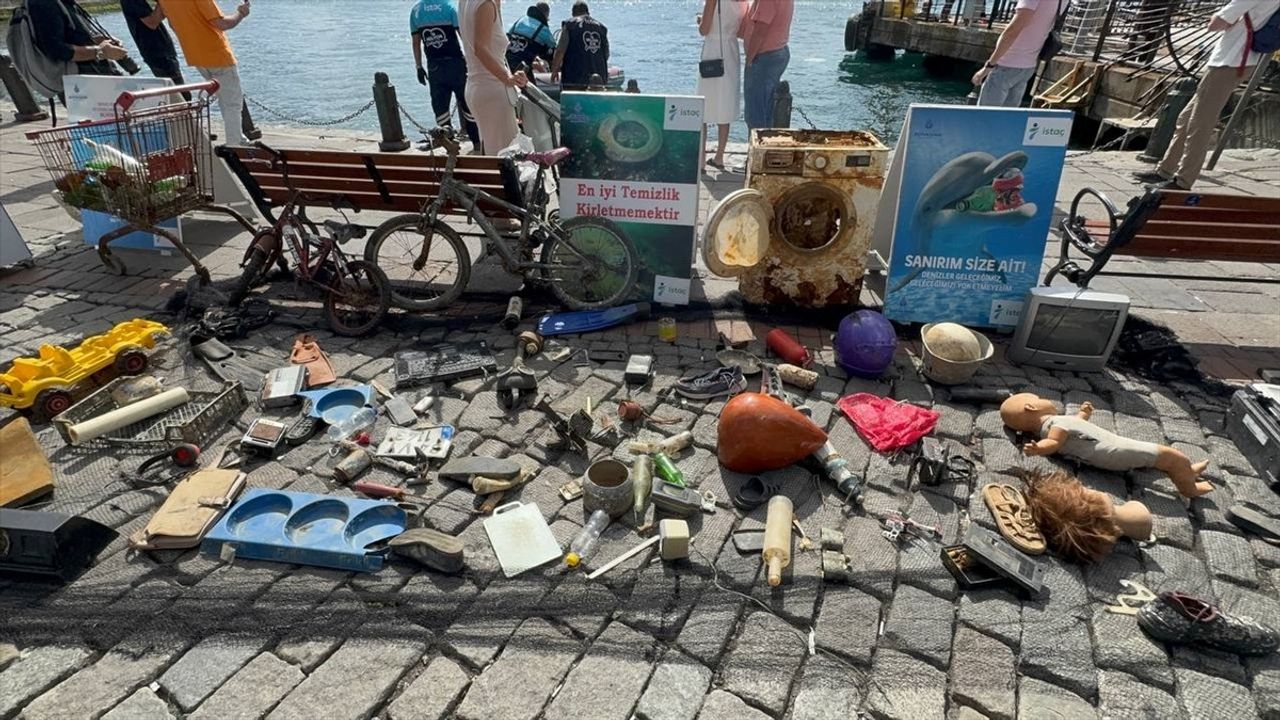Ortaköy sahilinde su altı temizliği: Atıklar iskelenin önünde sergilendi
