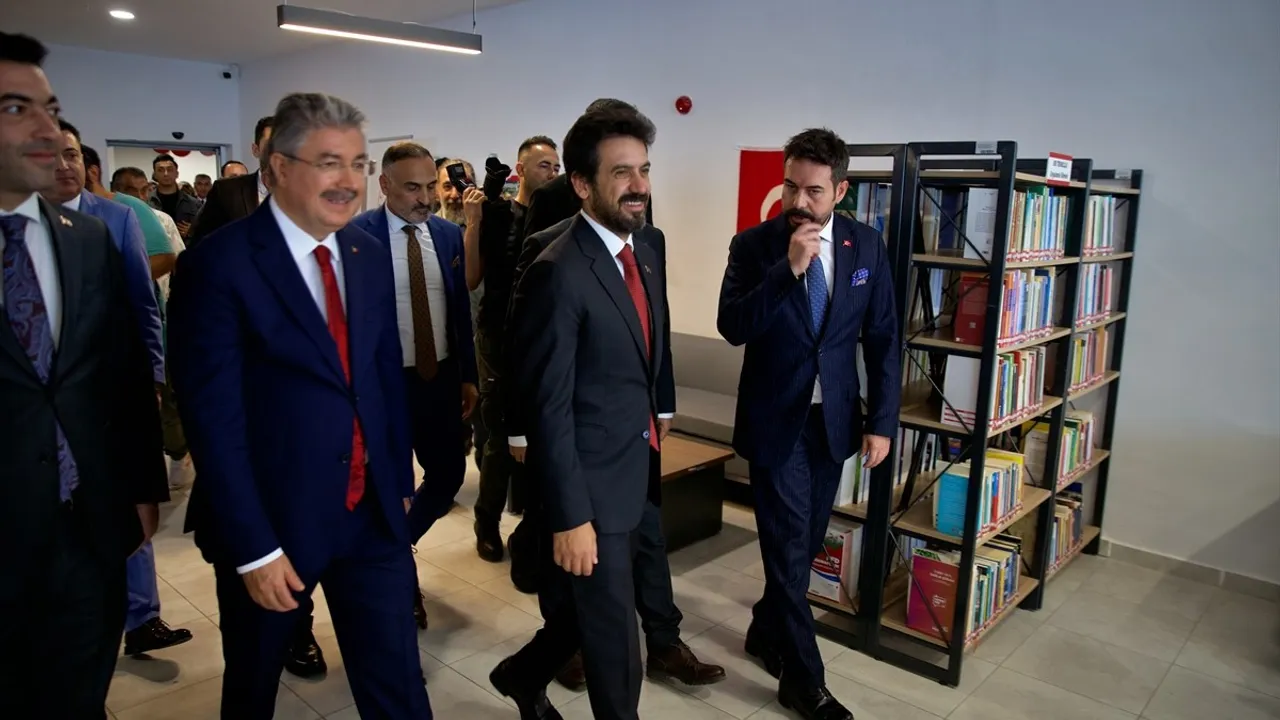 Osmaniye Devlet Hastanesinde 7 bin kitaplı halk kütüphanesi açıldı — Bakan Yardımcısı Mumcu katıldı