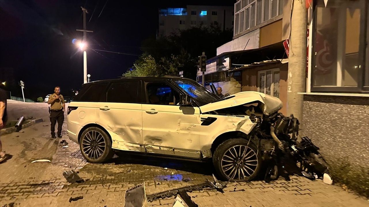 Osmaniye Düziçi'de cip ile kamyonetin çarpışması sonucu 4 kişi yaralandı