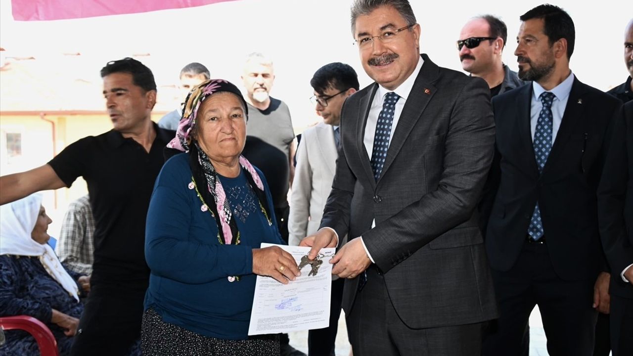 Osmaniye Kadirli'de 15 Köy Evi Depremzedelere Teslim Edildi