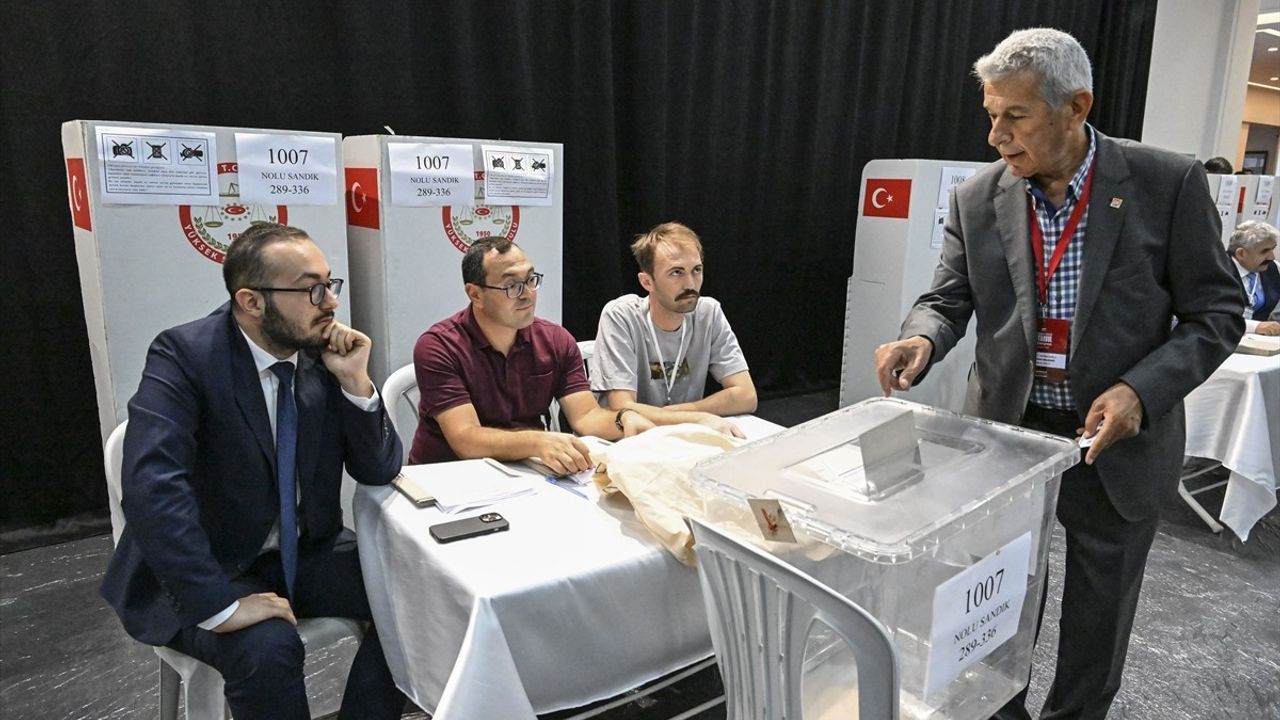 Özgür Çelik yeniden seçildi: CHP İstanbul İl Başkanlığı Olağanüstü Kongresi tamamlandı