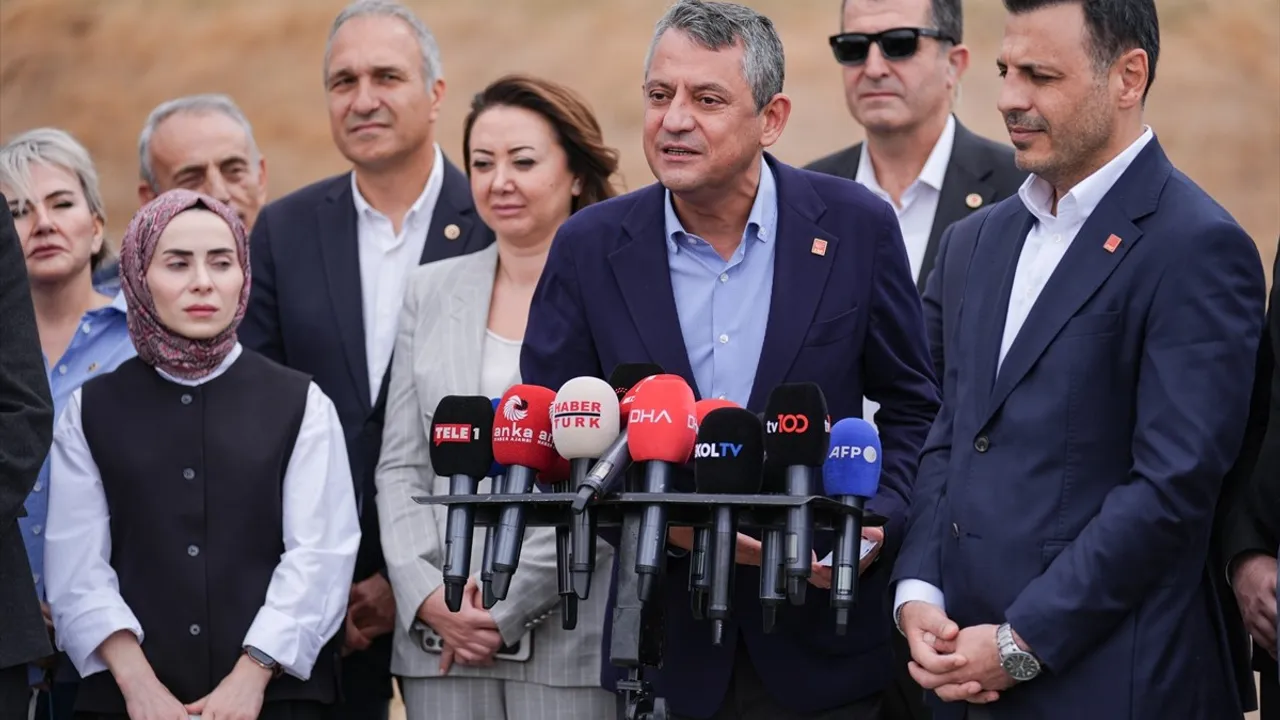 Özgür Özel: İmamoğlu davasını takip etti, TBMM komisyonunda tutarlılık vurgusu