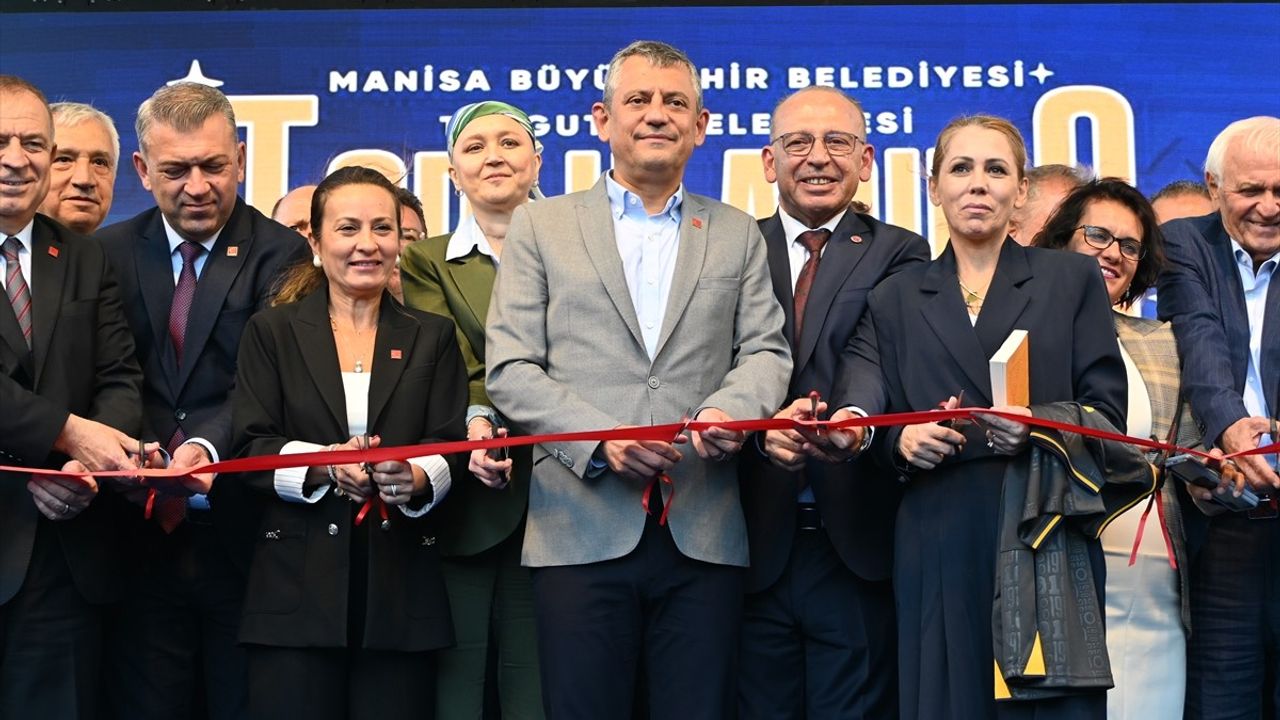 Özgür Özel: İzmir kooperatifleri İzmir Büyükşehir Belediyesi protokolleriyle tamamlanacak