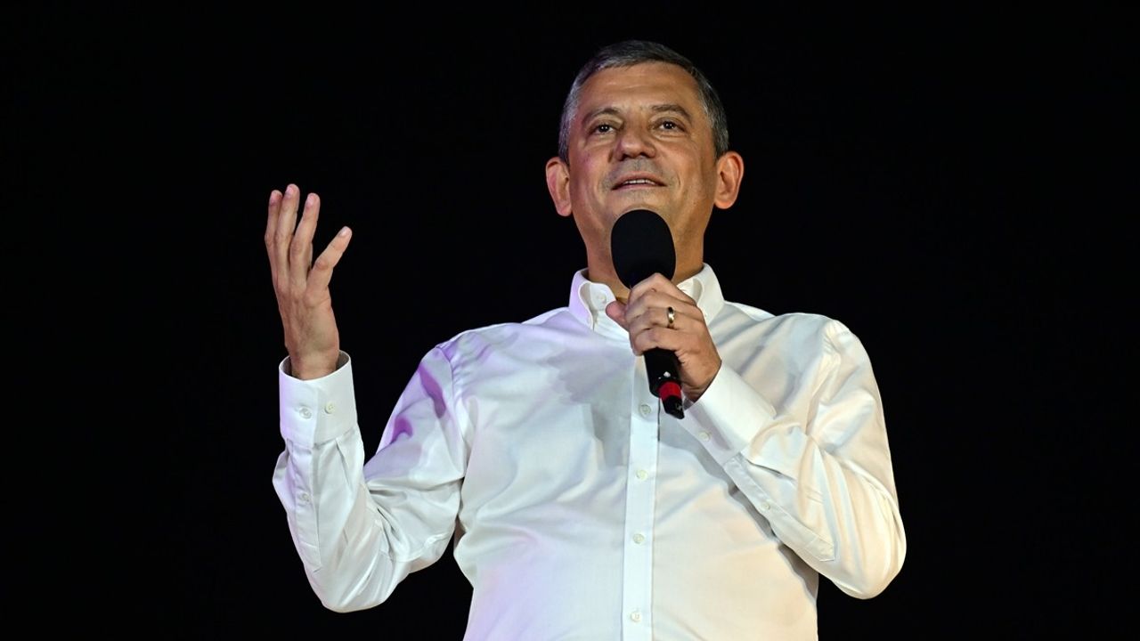 Özgür Özel Zeytinburnu Mitinginde: 'Millet iradesine sahip çıkıyoruz, teslim olmayacağız'