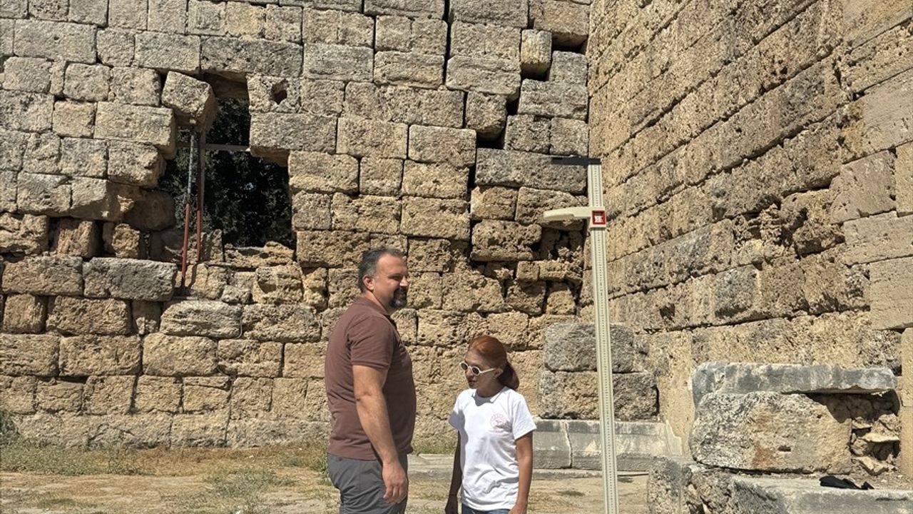 Perge Antik Kenti'nde Halk Sağlığı Haftası etkinliğiyle sağlıklı yaşama dikkat çekildi