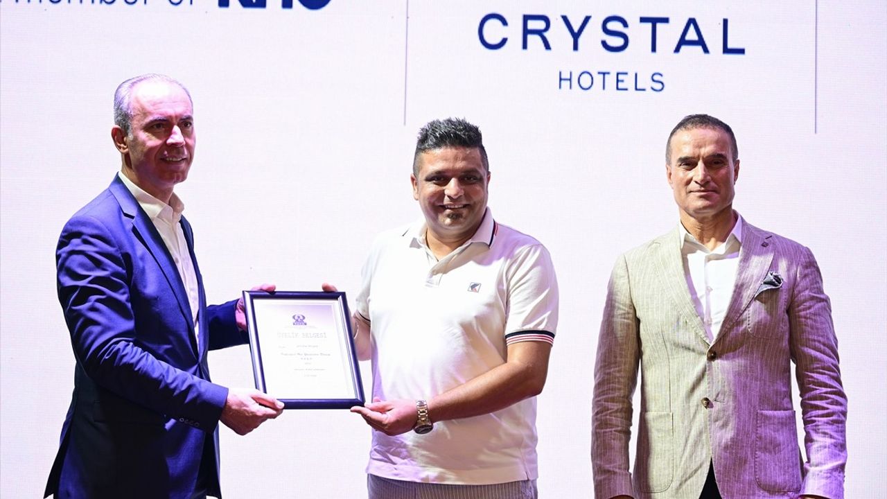 POYD üyeleri Side'de sezonu değerlendirdi: Yaz hareketliliği ve sezonun 12 aya yayılması gündemde