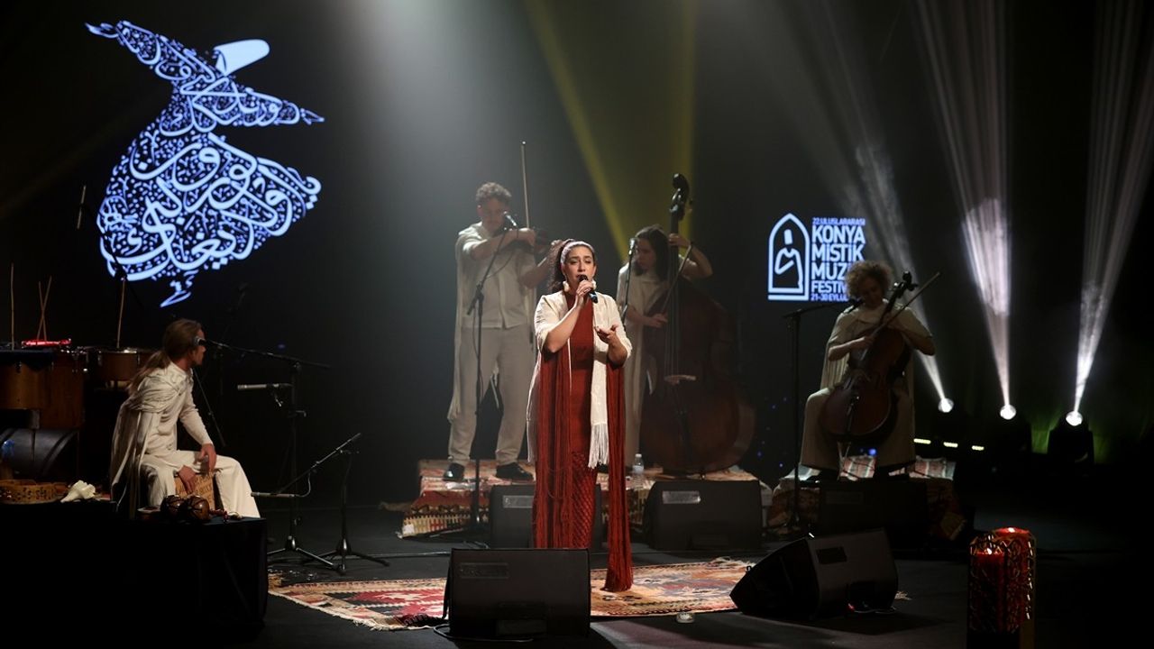 Rebeca Roger Cruz, 22. Uluslararası Konya Mistik Müzik Festivali'nde sahne aldı