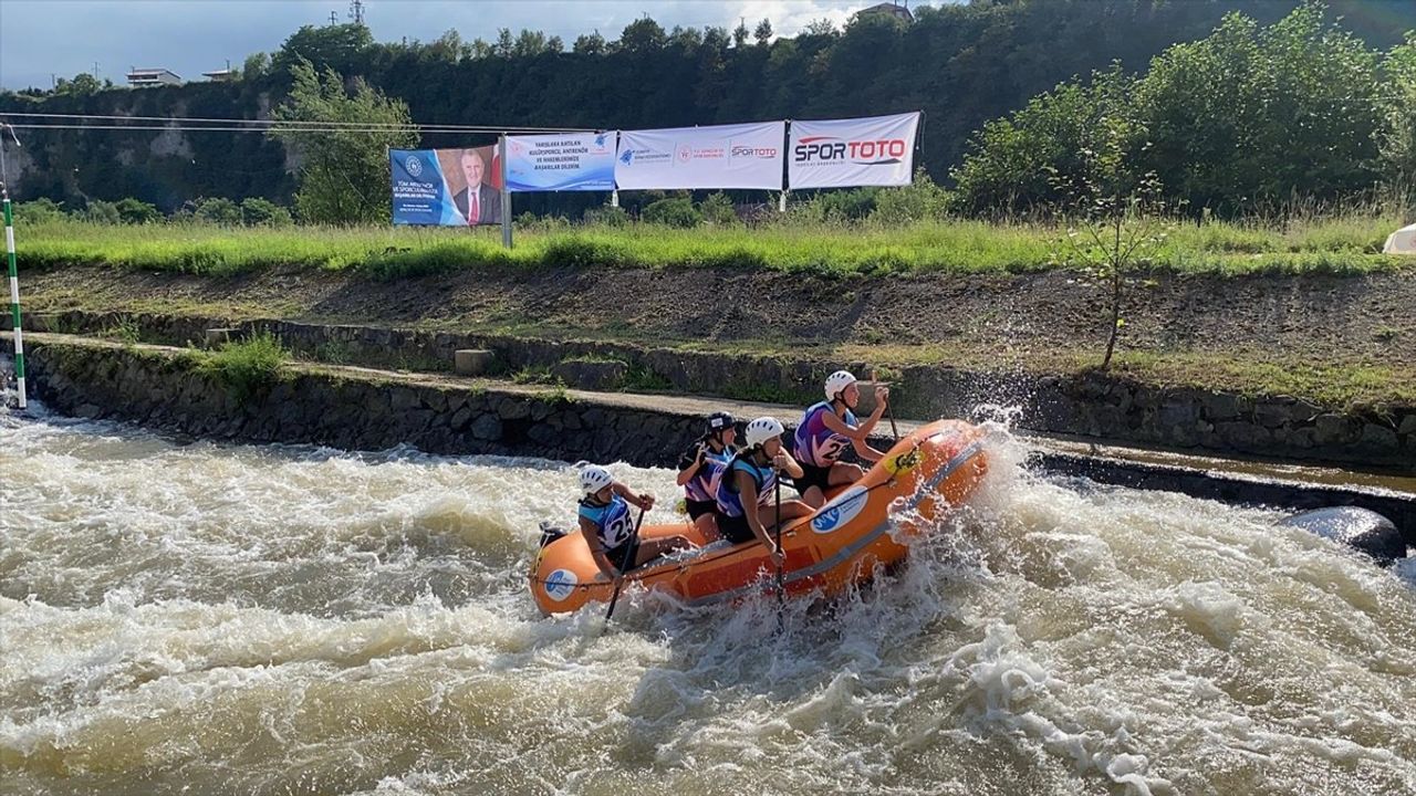 Rize'de Rafting Avrupa Kupası'nda ikinci gün slalom mücadeleleri