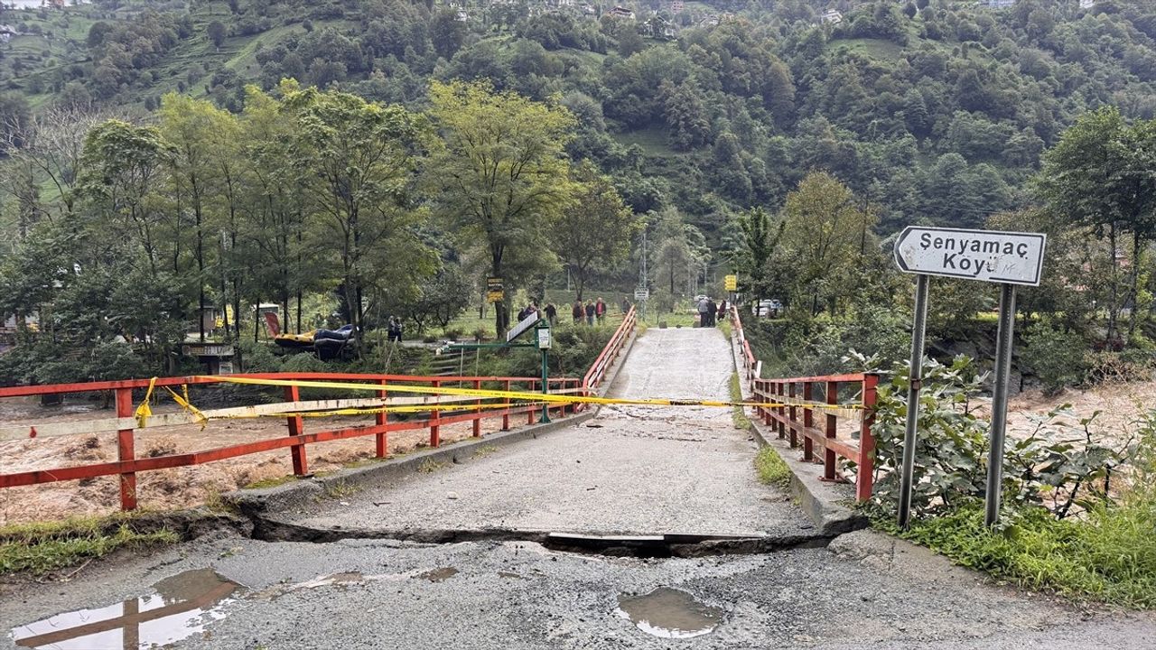 Rize'de sağanak: Dereler taştı, heyelanlar ve ulaşım kesintileri