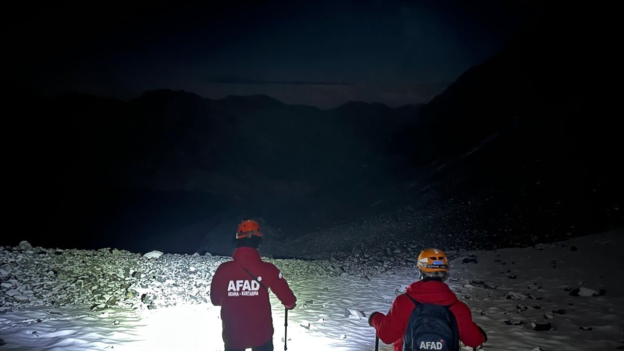 Rize'de Yukarı Kavrun Yaylası'nda Yollarını Kaybeden İki Turist Kurtarıldı