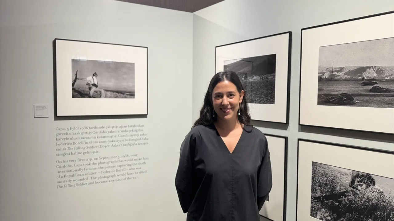 Robert Capa 'Gerçek En İyi Fotoğraftır' sergisi Ara Güler Müzesi'nde açıldı