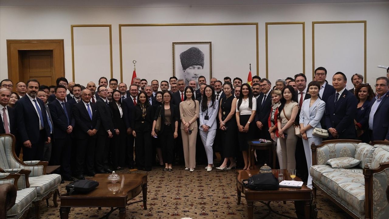 Sağlık Bakanı Kemal Memişoğlu Şanghay'da temaslarda bulundu: Türkiye-Çin sağlık işbirlikleri gündemde