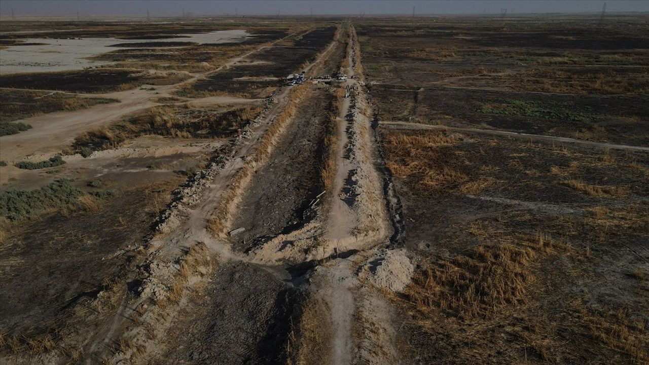 Şam'ın Ateybe bölgesinde yaklaşık 100 kişiye ait kalıntıların bulunduğu toplu mezar tespit edildi
