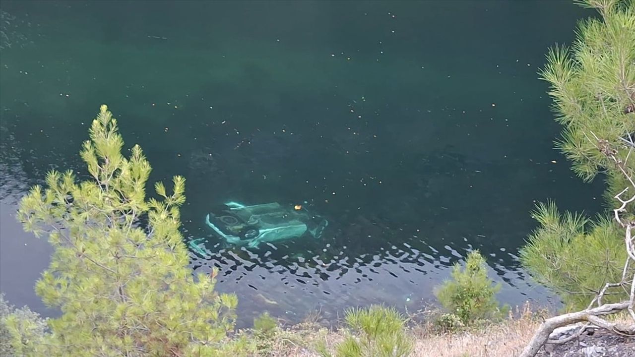 Samsun Bafra'da nehre düşen otomobilde anne ve 1 yaşındaki oğlu yaşamını yitirdi