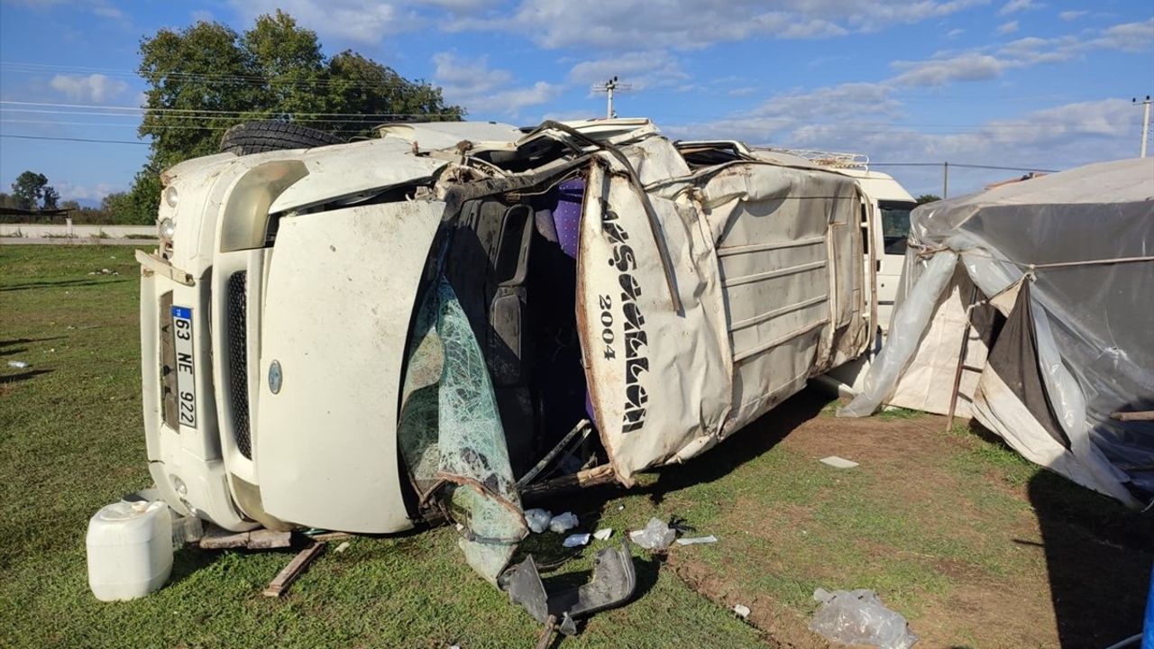 Samsun Çarşamba'da minibüs devrildi: 1 ölü, 1 ağır yaralı