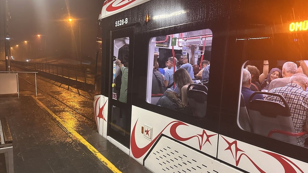 Samsun'da Gök Gürültülü Sağanak Yaşamı Olumsuz Etkiledi