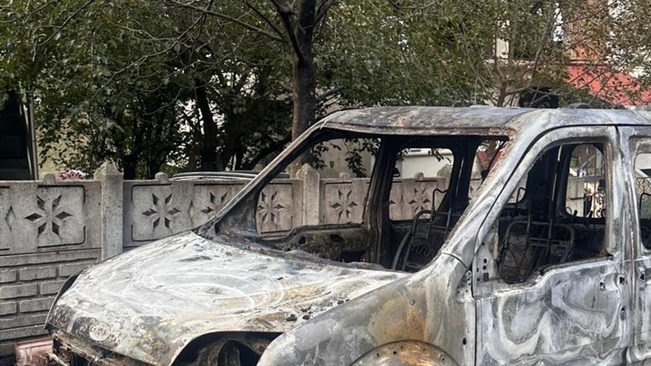 Samsun Salıpazarı'nda şehit babasına ait araç kundaklandı