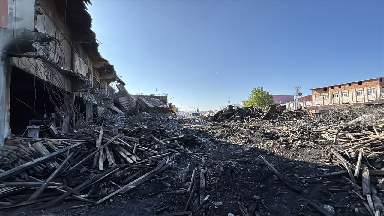 Samsun Tekkeköy'de kereste fabrikası yangını kontrol altına alındı; soğutma çalışmaları sürüyor