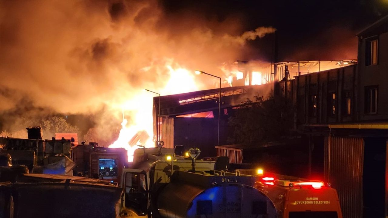 Samsun Tekkeköy'de kereste fabrikasında yangın; müdahale devam ediyor