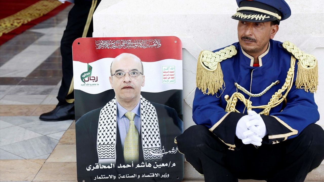 Sana'da İsrail saldırısında yaşamını yitiren 12 Husi yetkili için cenaze töreni