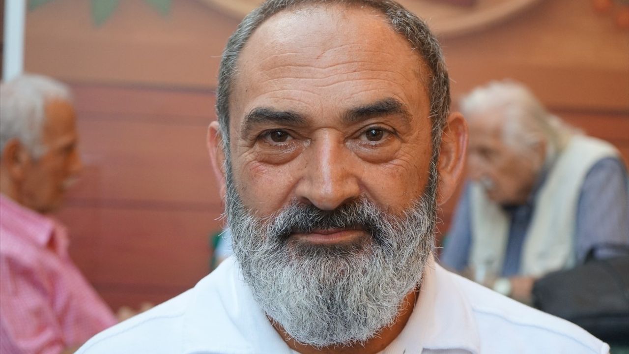 Sanatçılar Üsküdar'da 'Üsküdar'dan Gazze'ye Gönül Köprüsü' kampanyasına destek verdi