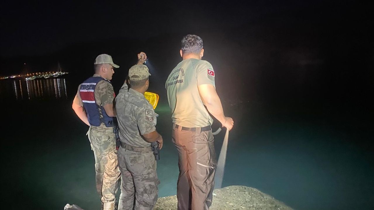 Şanlıurfa Siverek'te Fırat Nehri'ne Giren 17 Yaşındaki Çocuk Boğuldu