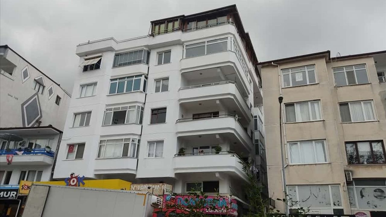 Şarkıcı Gül Tut (Güllü), Yalova Çınarcık'ta balkondan düşerek yaşamını yitirdi