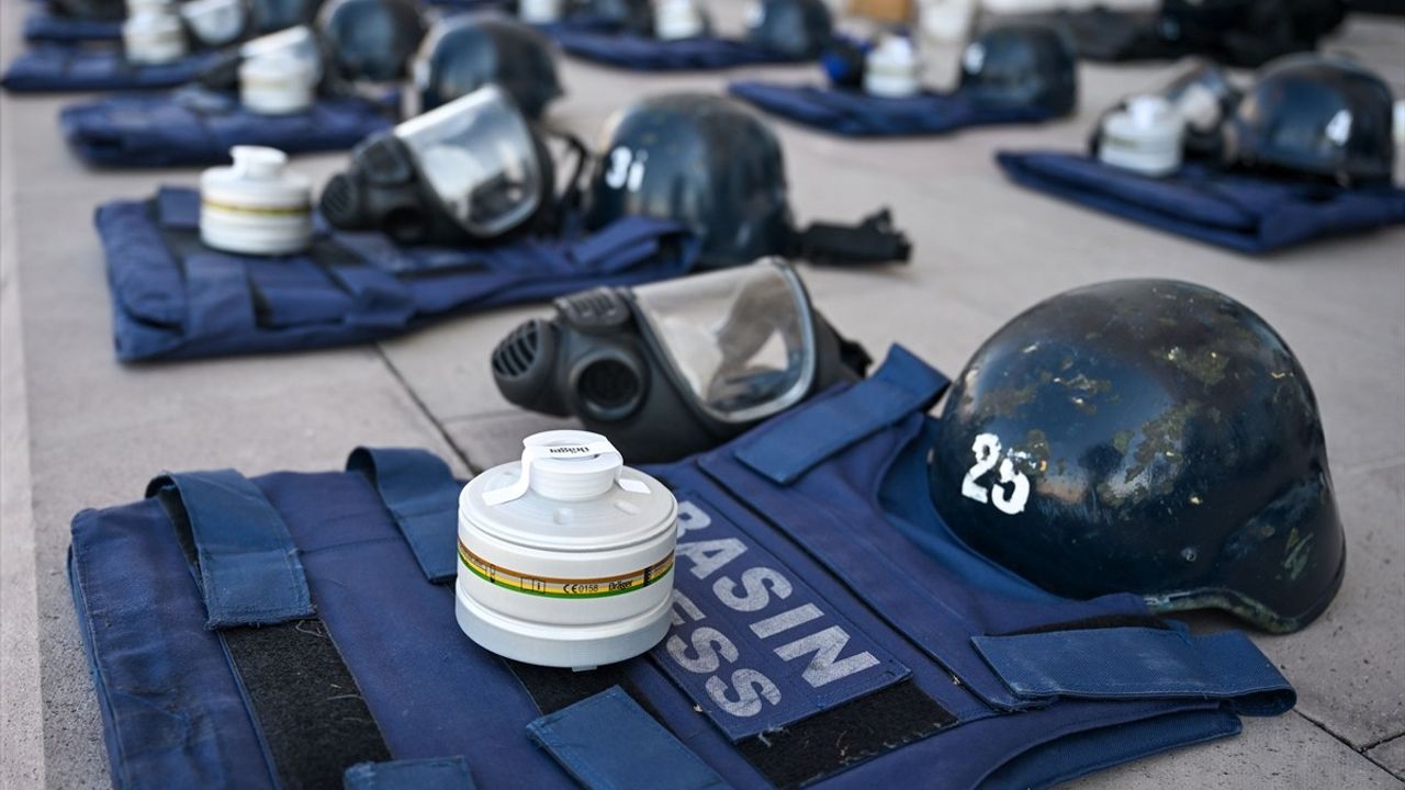 Savaş muhabirliği eğitimi gazetecileri sahada karşılaşacak koşullara hazırladı