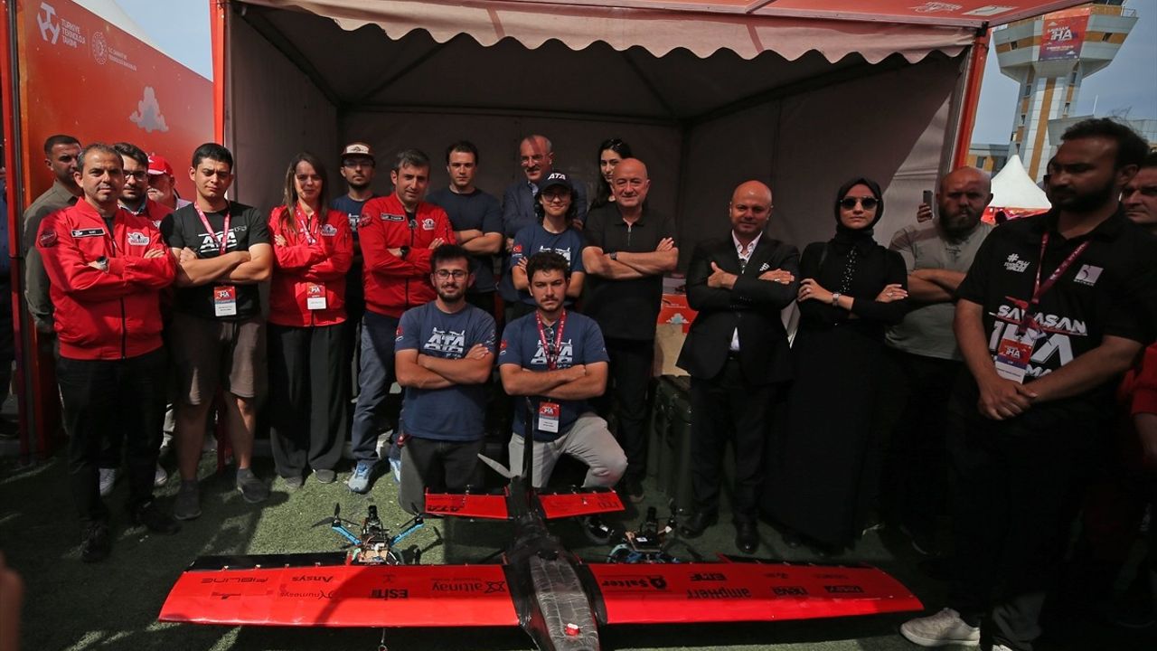 Selçuk Bayraktar Gökçeada'da TEKNOFEST Savaşan İHA Yarışması'nda Gençlerle Buluştu