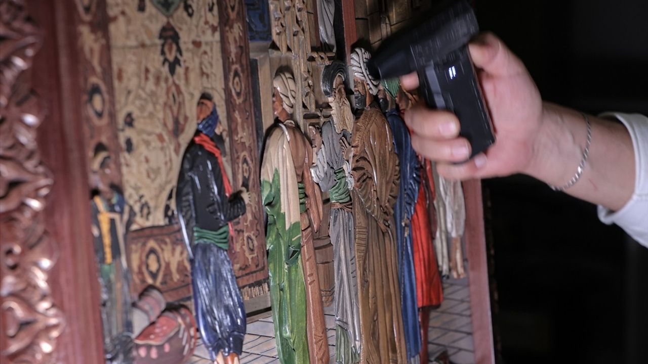 Semih Çelebi, 'neva' tekniğiyle Bursa'da 3 boyutlu ahşap eserler üretiyor