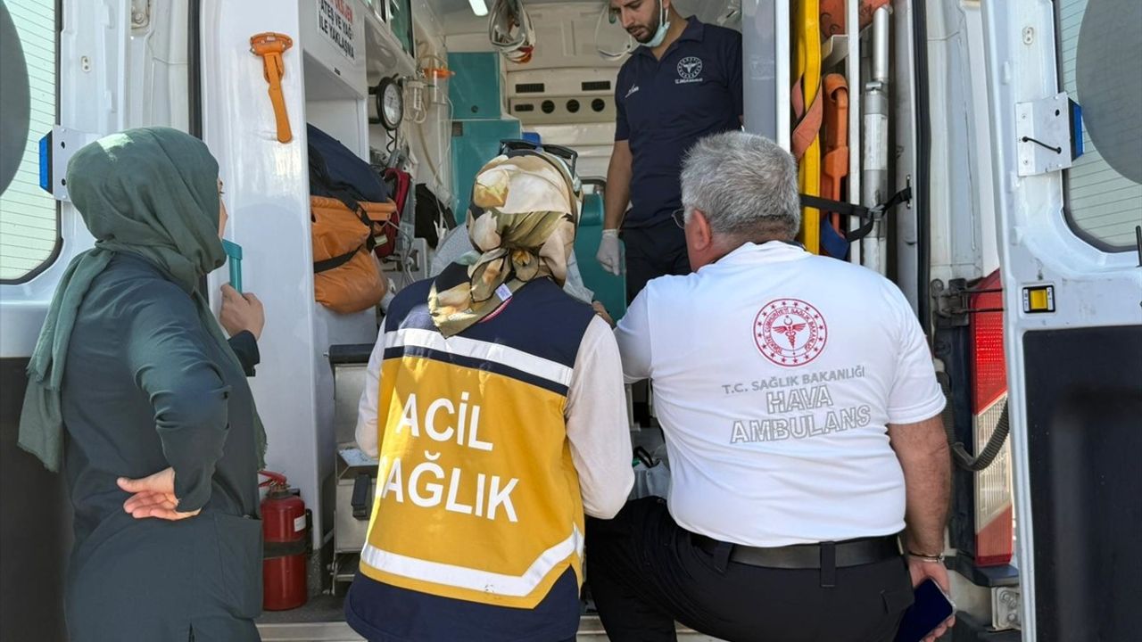 Siirt'te sepsis tanılı 59 yaşındaki hasta, hava ambulansıyla İstanbul'a sevk edildi