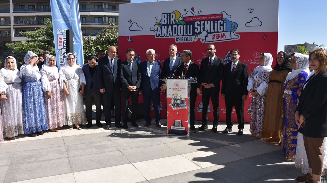 Şırnak'ta 'Bir Anadolu Şenliği' Cumhuriyet Meydanı'nda başladı