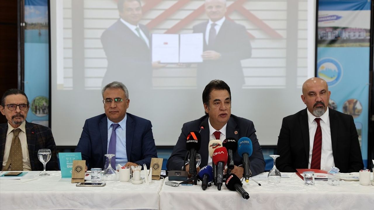 Sivas Cumhuriyet Üniversitesi: KKKA nedeniyle 10 can kaybı, 204 şüpheli başvuru; aşı çalışmaları faz 2'ye geçti