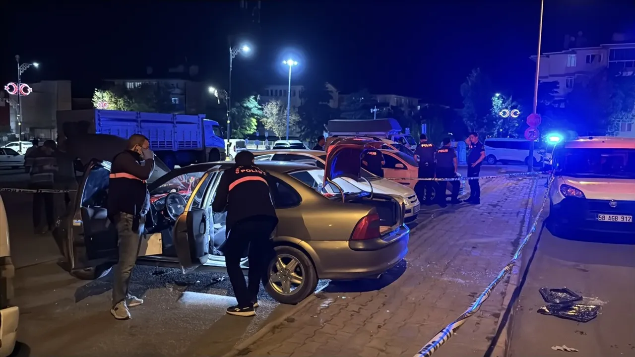 Sivas'ta park halindeki otomobilde patlama: Bir çocuk hayatını kaybetti, iki çocuk yaralandı