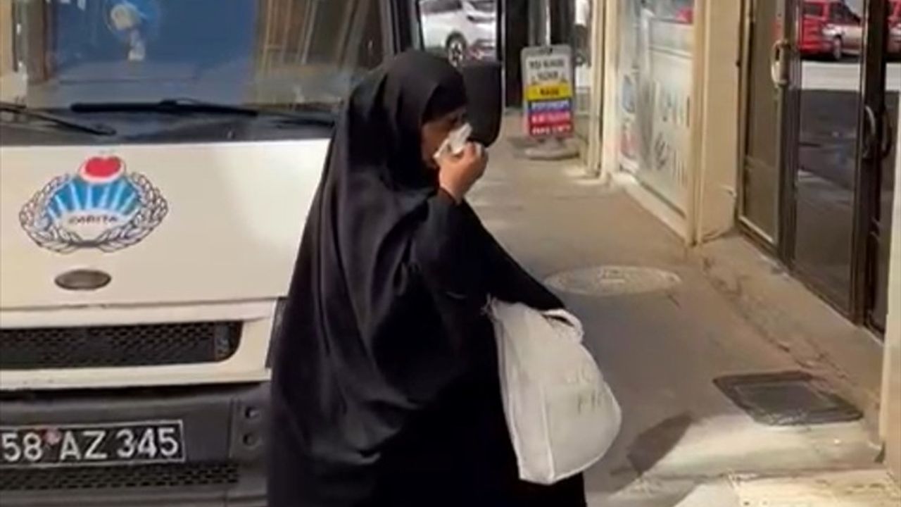 Sivas'ta zabıta ekipleri 14 dilenciyi yakaladı; birinin 337 lirayı lahmacunun içine sakladığı tespit edildi