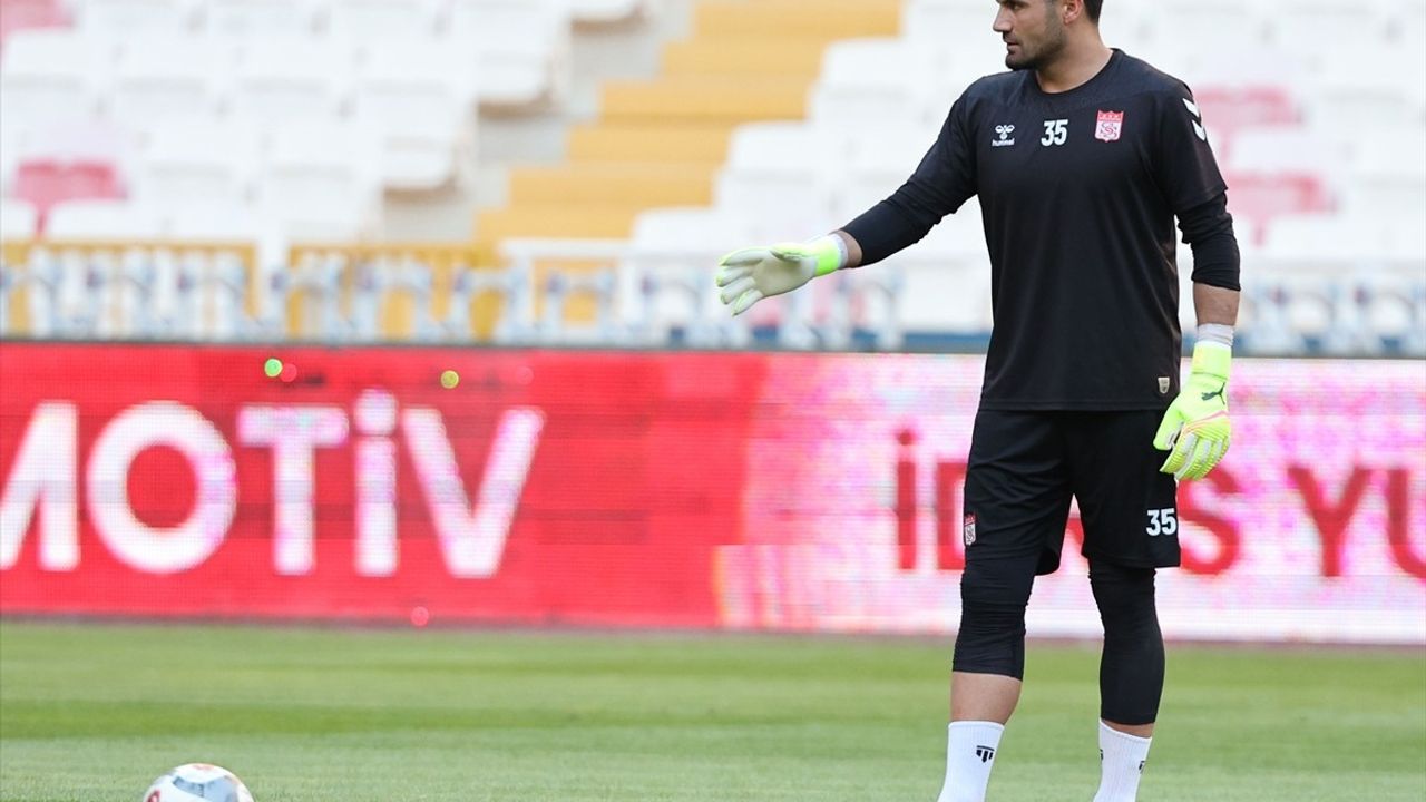 Sivasspor, Sarıyer maçı hazırlıklarını BG Grup 4 Eylül Stadyumu'nda tamamladı