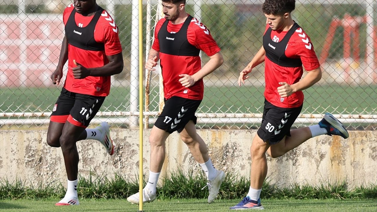 Sivasspor, SMS Grup Sarıyer maçı hazırlıklarını tesislerde sürdürdü