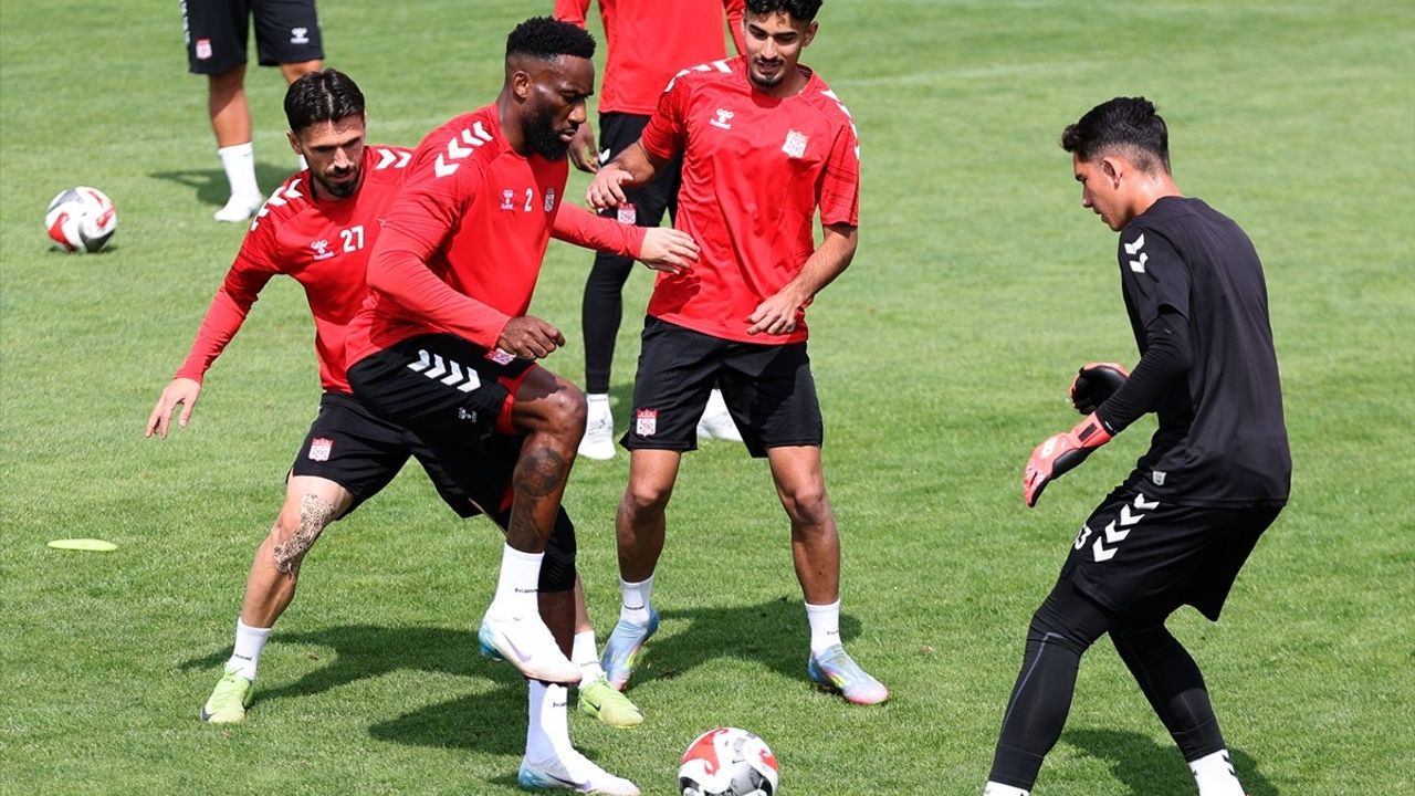 Sivasspor, Vanspor Deplasmanı Öncesi Hazırlıklarını Sürdürdü