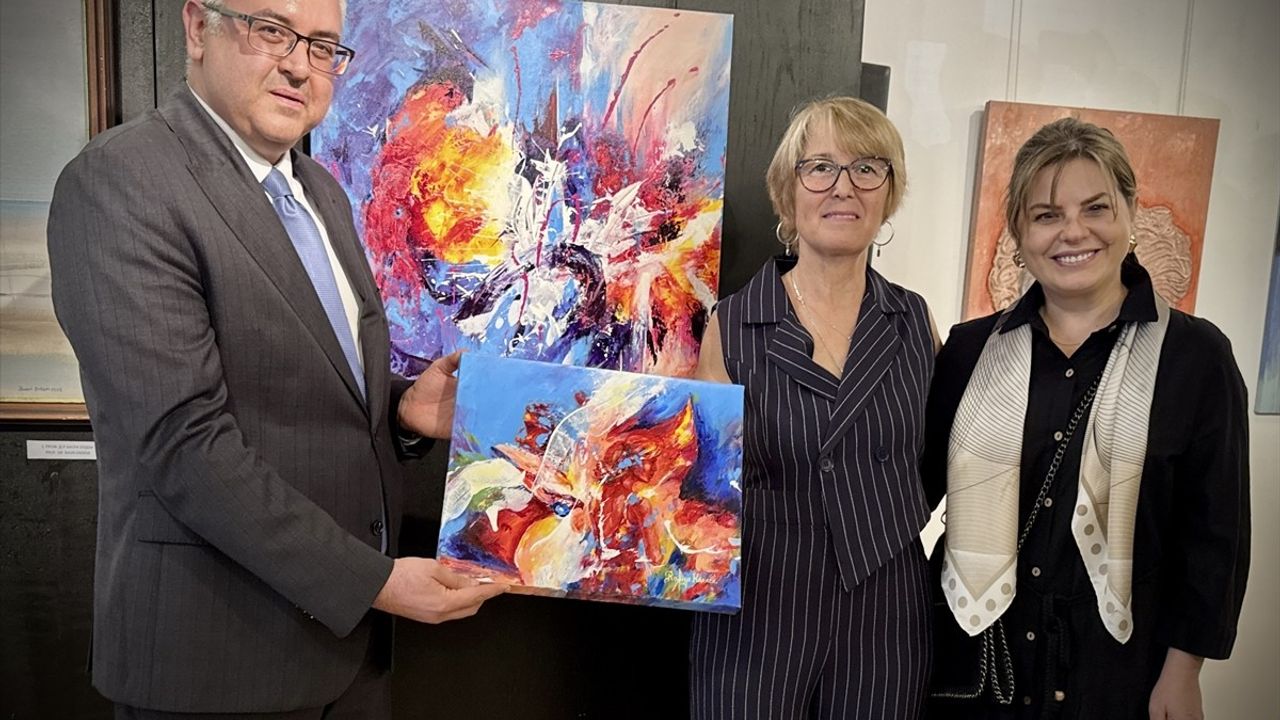 Sofya'da 6. Uluslararası Dostluk Sergisi: Türk Ressamların Eserleri de Sergileniyor