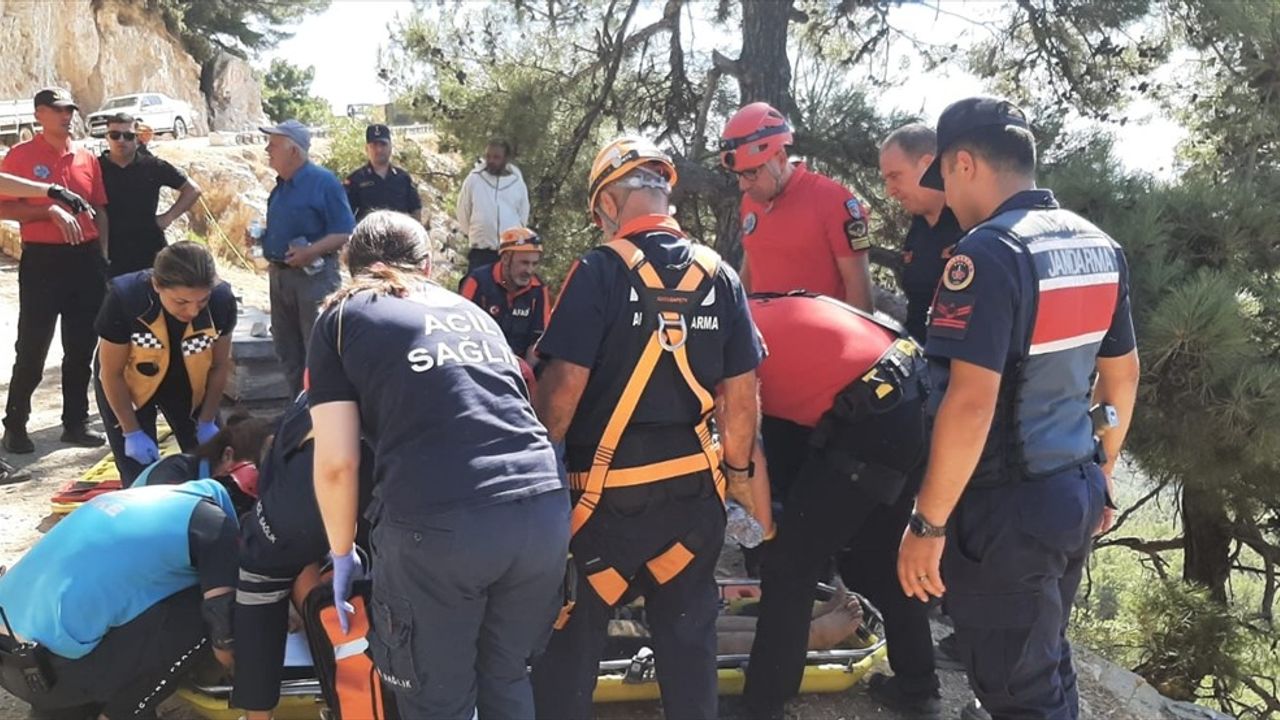 Söke'de Uçurumdan Düşen Arıcı Ramazan Demiryürek Ağır Yaralandı, Kurtarıldı