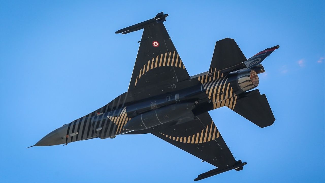 SOLOTÜRK, 10. Sivrihisar Hava Gösterileri'nde Akrobasi Uçuşu Gerçekleştirdi