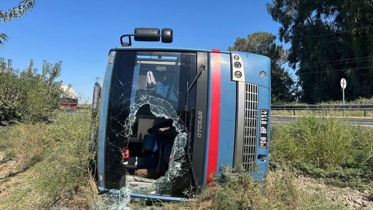 Tarsus'ta cezaevi midibüsü devrildi: 13 kişi yaralandı