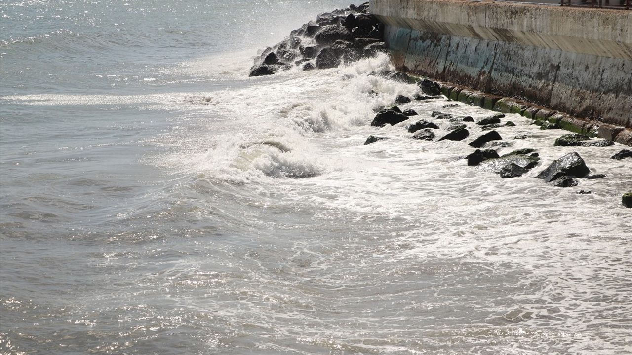 Tekirdağ'da 2 gündür etkili poyraz deniz ulaşımını aksattı