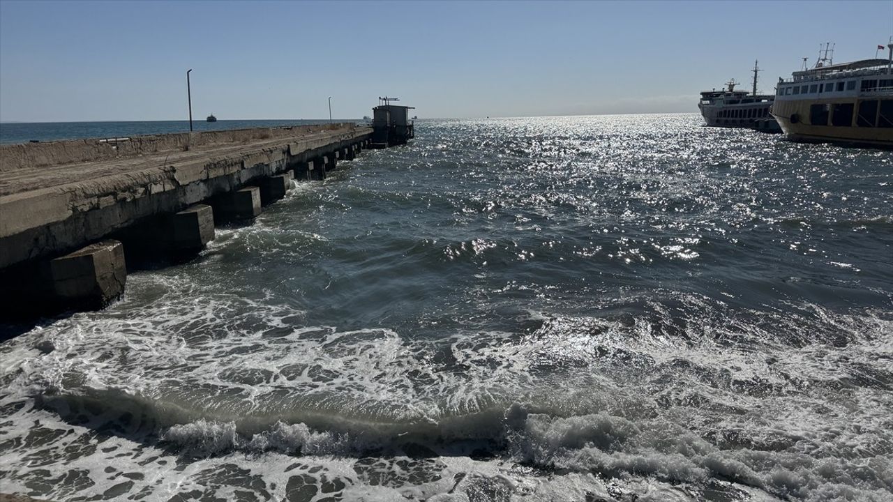 Tekirdağ'da poyraz deniz ulaşımını aksattı