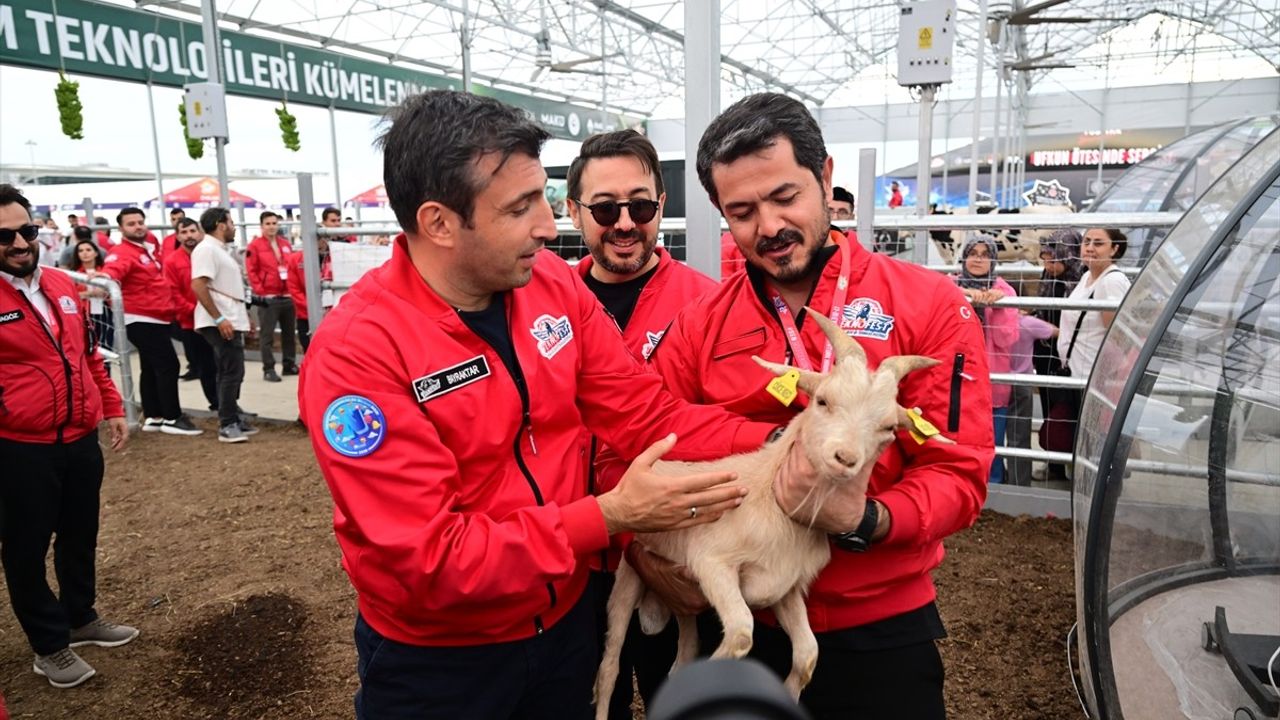 TEKNOFEST İstanbul'da TÜME'nin akıllı tarım alanı ilk günde üst düzey ziyaretçi ağırladı